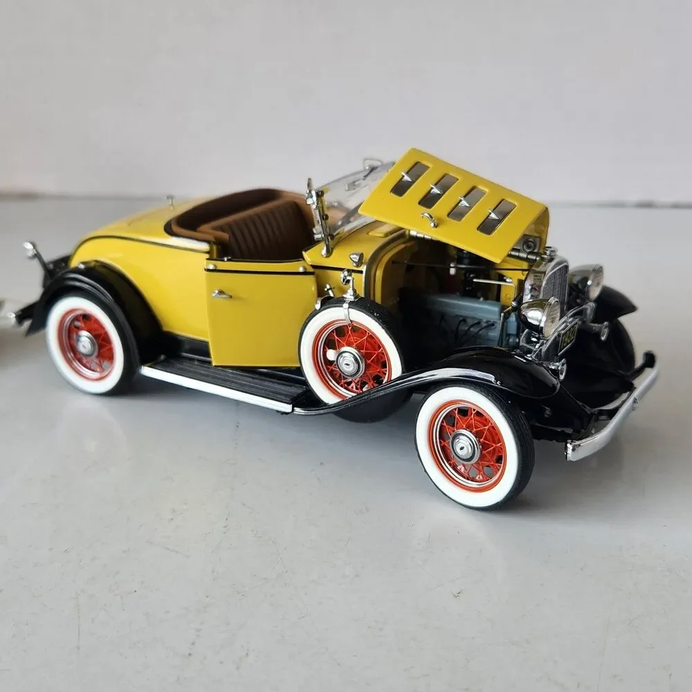 Franklin Mint Yellow 1932 CHEVROLET CONFEDERATE ROADSTER 1:24 w/Papers & Box